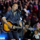 Bruce Springsteen durante el último mitin de Hillary Clinton en Filadelfia (Pensilvania), el siete de noviembre de 2016.-CARLOS BARRIA / REUTERS