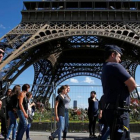 Vigilancia policial en la Torre Eiffel.-PASCAL ROSSIGNOL