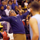 Paco García, desesperado, clama al cielo, tras una decisión arbitral.-J. M. LOSTAU