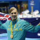 Kyle Chalmers, con la medalla de oro de los 100 metros.-EFE / ESTEBAN BIBA