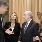 El ministro del Interior, Jorge Fernández Díaz, junto a Xavier García Albiol, María de los Llanos de Luna y Alicia Sánchez-Camacho.-EFE / MARTA PÉREZ