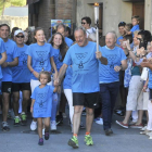 Cacho, ayer, de la mano con su hija pequeña, en un momento del homenaje.-DANIEL RODRÍGUEZ
