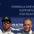 Valtteri Bottas, junto a Lewis Hamilton, en el Gran Premio de Bélgica del 2015.-ANDREJ ISAKOVIC