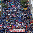 Miles de personas participaron ayer en una manifestación que recorrió Ponferrada.-ICAL