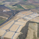 Imagen aérea del parque industrial hace unos años con la autovía al lado.-EM