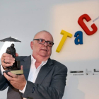 El exdirector de Programación de la Fundación Municipal de Cultura Mario Pérez Tápanes, recibe un homenaje durante la inauguración del TAC-ICAL