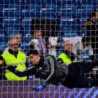 Courtois, en los prolegómenos del Madrid-Rayo en el Bernabéu.-AFP / GABRIEL BOUYS