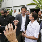 Juan Guaidó se reune con líderes laborales y empleados públicos.-AP