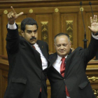 Nicolás Maduro junto a su mano derecha, Diosdado Cabello.-AP