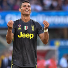 Cristiano Ronaldo se lamenta de una ocasión fallada ante el Chievo en Verona.-AFP / ALBERTO PIZZOLI