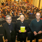 Luis Argüello, Ricardo Blázquez y José María Roodríguez Olaizola, ayer, en la presentación del libro en Valladolid.-J.M. LOSTAU