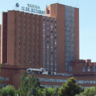 Fachada del hospital 12 de octubre, de Madrid, donde fue trasladada la joven tras la agresión.-/ COMUNIDAD DE MADRID
