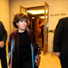 Guillermo Fernández Vara, a la derecha, este lunes junto a Soraya Sáenz de Santamaría y José Luis Ábalos, secretario de Organización del PSOE.-JUAN MANUEL PRATS