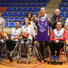 Partido de baloncesto en silla de ruedas con diferentes autoridades invitadas