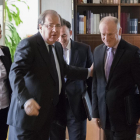Juan Vicente Herrera, se reúne con el presidente de Ornua Ingredientes España SLU, Kevin Lane.-ICAL