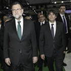 Los presidentes Mariano Rajoy y Carles Puigdemont, en el Salón del Automóvil de Barcelona, el pasado 12 de mayo.-JOAN CORTADELLAS
