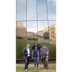 Jonathan Hayes, Laura Herrera y Josep Paralles en las instalaciones de I2cat.-ANTONIO MORENO