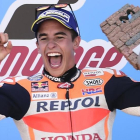 Marc Márquez celebra su último triunfo en Aragón-AFP / JOSE JORDAN