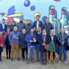 Foto de familia de autoridades, premiados y participantes en el concurso de pinchos de la Ruta de Cigales.-EL MUNDO