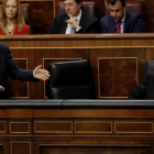 Cristóbal Montoro, en el banco azul del Congreso de los Diputados, junto a Mariano Rajoy.-
