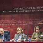 La organizadora de las jornadas, Cristina Borreguero, el Coronel Jesús María Cirujano Pita, Subdelegado de Defensa en Burgos, y el vicerrector de la UBU René Payo, durante la presentación de las jornadas-Ical