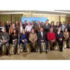 Foto de familia de los candidatos de los municipios y pedanías del partido judicial de Medina del Campo, con Medrano y Carnero, presentados en el hotel Villa de Ferias-El Mundo