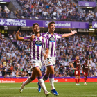 El Real Valladolid celebra el tercer gol ante el Burgos obra de Meseguer. / RVCF