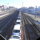 Transporte de coches desde la estación de Valladolid-Campo Grande al mundo.-EL MUNDO