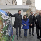 l alcalde, la concejala María Sánchez y los responsables de Ecovidrio el Banco de Alimentos.-Ical