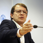 Alfonso Fernández Mañueco, en un momento de su comparecencia ante los medios.-ICAL