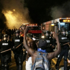 Los manifestantes han bloqueado la carretera durante la protesta por la muerte de Keith Lamont Scott, en Charlotte.-REUTERS