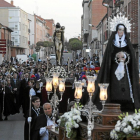 Procesión por las calles de Medina del Campo. En segundo término, Cristo en su Mayor Desamparo.-J.M. LOSTAU