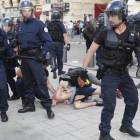Incidentes con hinchas ingleses en Marsella durante la Eurocopa del 2016.-DARKO BANDIC (AP)