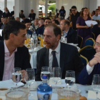 Pedro Sánchez, Enric Hernàndez y Miquel Iceta, durante el desayuno de Primera Plana.-FERRAN SENDRA