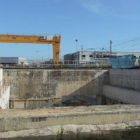 La inundación del AVE en Girona se produjo por la rotura de un pequeño muro, a la derecha en la foto.-Foto: FERRAN COSCULLUELA