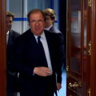 El presidente del PP de Castilla y León, Juan Vicente Herrera, tras reunirse con los presidentes provinciales del partido para analizar los resultados electorale-ICAL