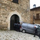 Una mujer fallece al caer a un depósito de vino en una bodega de Salas de los Barrios (León)-Ical