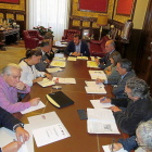 Primera reunión de trabajo del Consejo del Diálogo Social celebrada ayer en la Alcaldía entre el Ayuntamiento, la CVE, CCOO y UGT.-E. M.