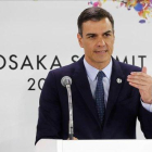 El presidente del Gobierno, Pedro Sánchez, durante la rueda de prensa ofrecida tras la finalización de la cumbre del G-20 en Osaka (Japón).-CHEMA MOYA (EFE)