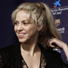 Shakira, en una rueda de prensa en el Camp Nou, en marzo del año pasado.-AP / MANU FERNÁNDEZ