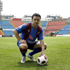 El actual entrenador blanquivioleta Sergio, durante su presentación como jugador del Levante, en 2010.-B.R.