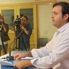 El secretario general del PSOE leonés, Tino Rodríguez, analiza la situación de las infraestructuras en la provincia-Ical