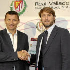 Miroslav Djukic y Carlos Suárez, durante la presentación del primero el 6 de julio de 2011-J.M. LOSTAU