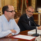 Luis Vélez y Andrés Bernabé en el Ayuntamiento.-E.M.