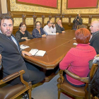 Puente con los representantes de la Coordinadora contra el Narcotráfico de Pajarillos en la reunión mantenida ayer en Valladolid.-PABLO REQUEJO (PHOTOGENIC)