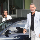 Los reyes Felipe y Letizia salen de visitar al rey Juan Carlos, el domingo, en el hospital Quirón Salud Madrid.-EUROPA PRESS