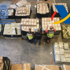 Agentes de Policía Nacional y funcionarios de la Agencia Tributaria desmantelan en Valencia dos fábricas clandestinas de pilas falsas.-POLICÍA NACIONAL