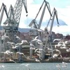 Vista panorámica de los astilleros de Sestao.-EFE / ALFREDO ALDAI