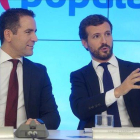 El secretario general, Teodoro García Egea, y el presidente del PP, Pablo Casado, en la reunión de este lunes en la sede de Génova.-JOSÉ LUIS ROCA