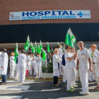 Concentración de profesionales sanitarios para pedir la devolución de sus derechos en el Hospital Clínico de Valladolid-Ical
